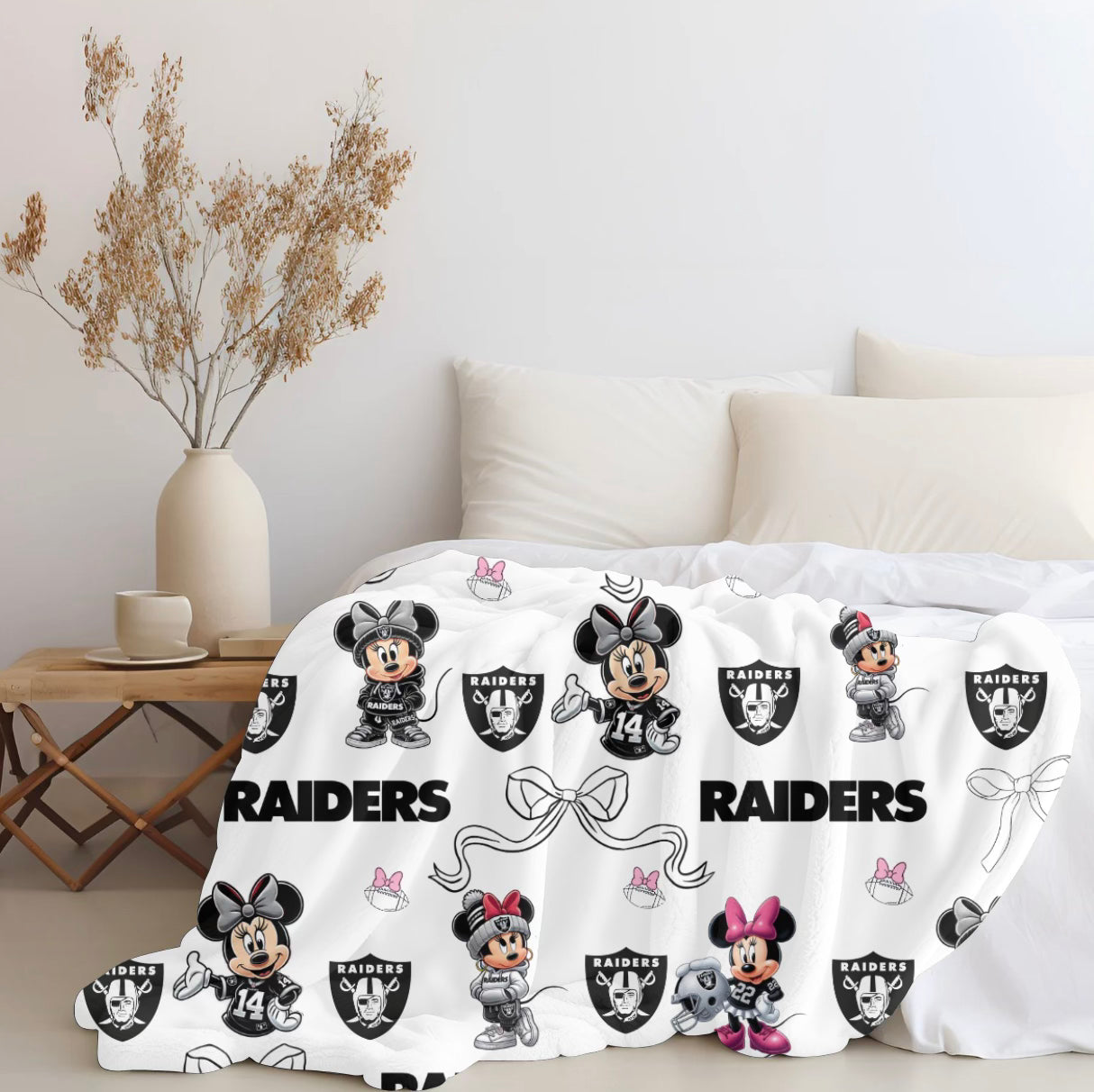 Minnie Mouse X Raiders Plush Blanket