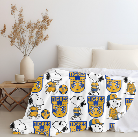 Snoopy x Tigres Plush Blanket